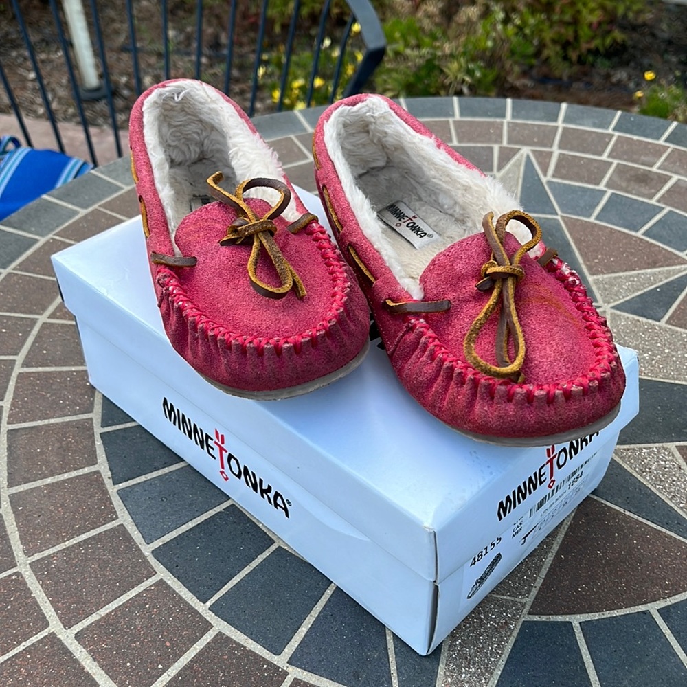 Minnetonka girls suede mocasins girls size 4